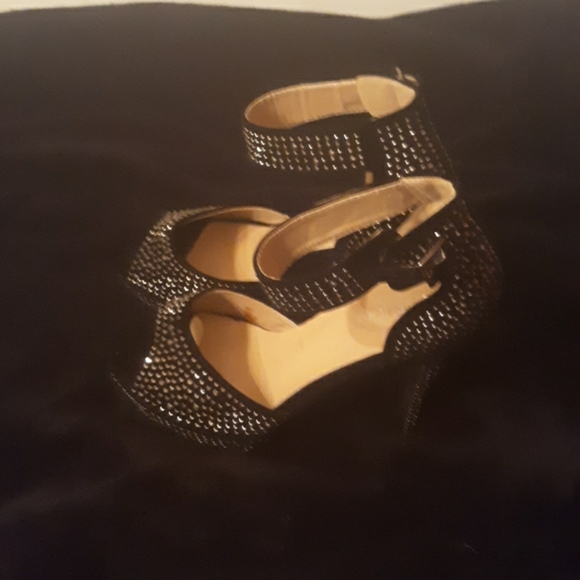 DELICACY SEQUINED ANKLE STRAP SHOES - Picture 2 of 4